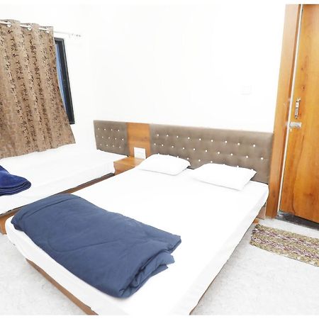 Premium Hotel Ujjain - G A R I M A - Near Mahakal Temple And Rivar - Railway Station - Hygiene & Spacious Room - With Wifi- And Parking Facilities - Best Hotel In Ujjain Buitenkant foto