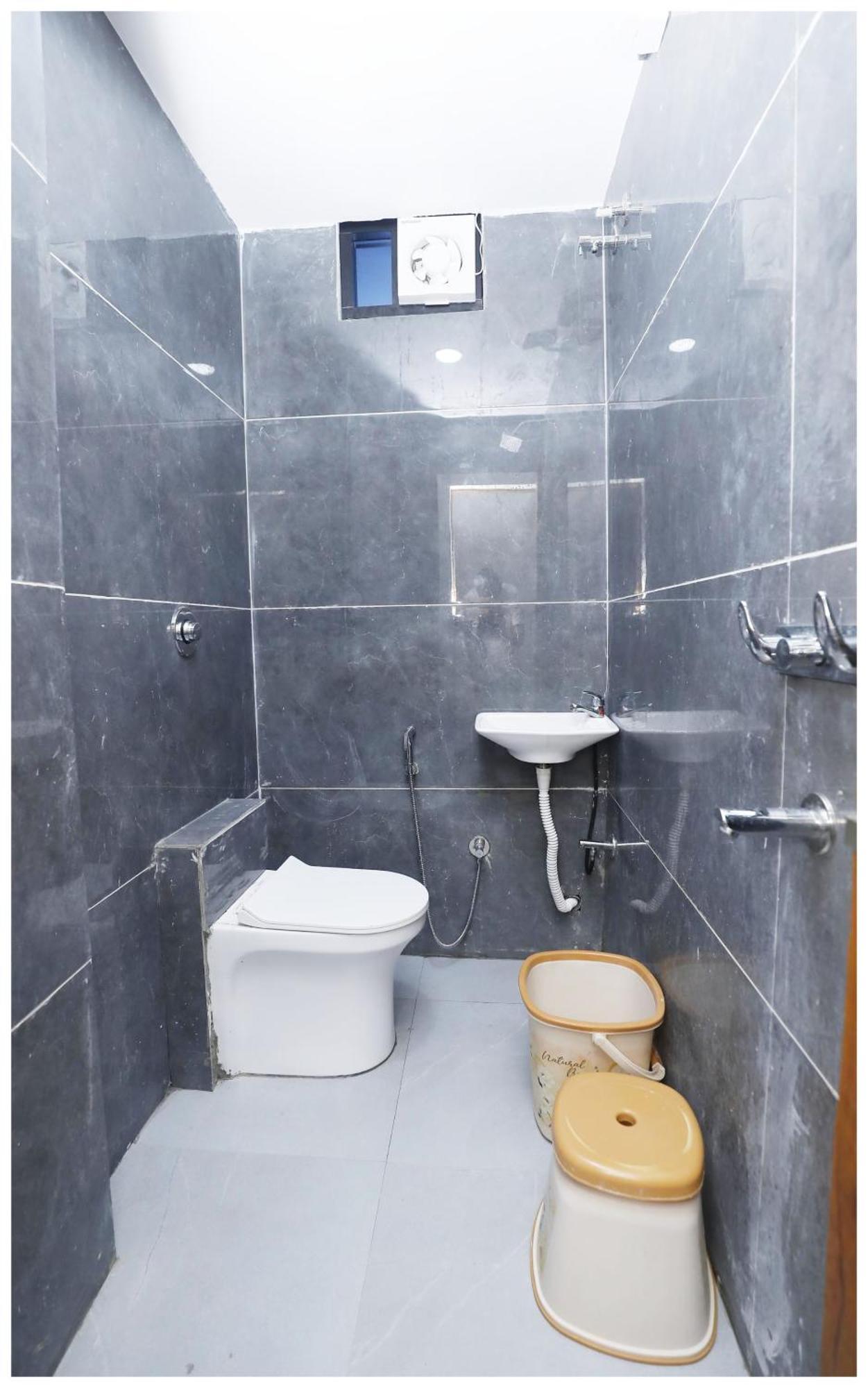 Premium Hotel Ujjain - G A R I M A - Near Mahakal Temple And Rivar - Railway Station - Hygiene & Spacious Room - With Wifi- And Parking Facilities - Best Hotel In Ujjain Buitenkant foto