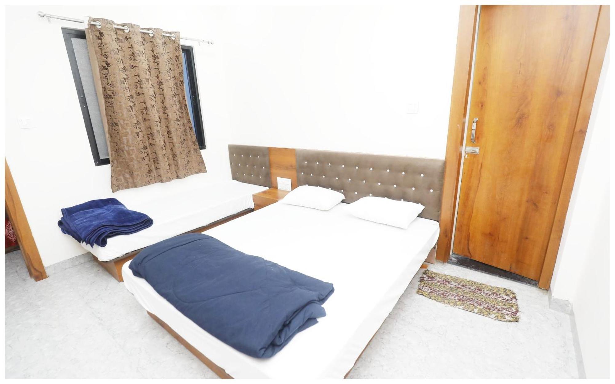 Premium Hotel Ujjain - G A R I M A - Near Mahakal Temple And Rivar - Railway Station - Hygiene & Spacious Room - With Wifi- And Parking Facilities - Best Hotel In Ujjain Buitenkant foto