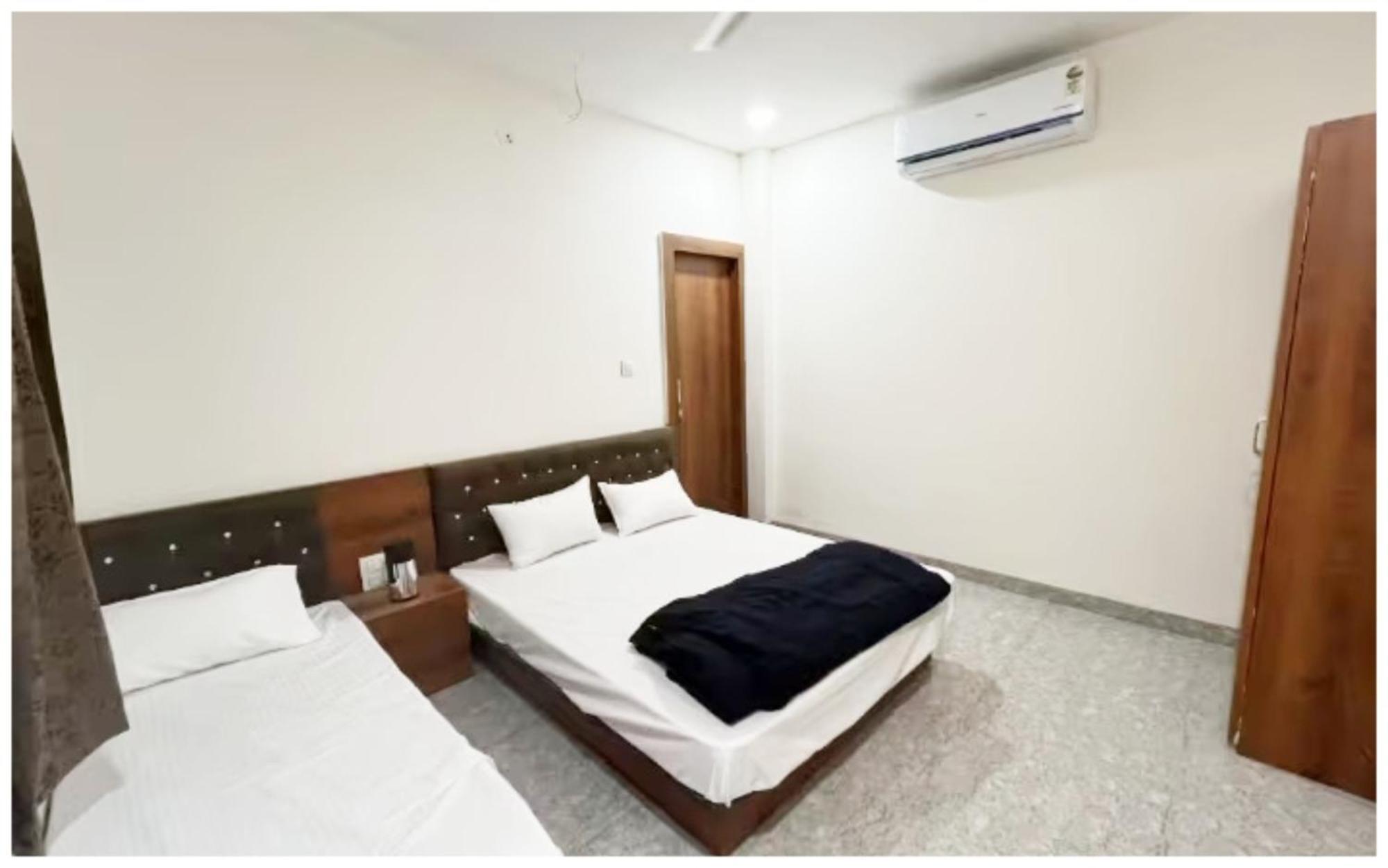 Premium Hotel Ujjain - G A R I M A - Near Mahakal Temple And Rivar - Railway Station - Hygiene & Spacious Room - With Wifi- And Parking Facilities - Best Hotel In Ujjain Buitenkant foto