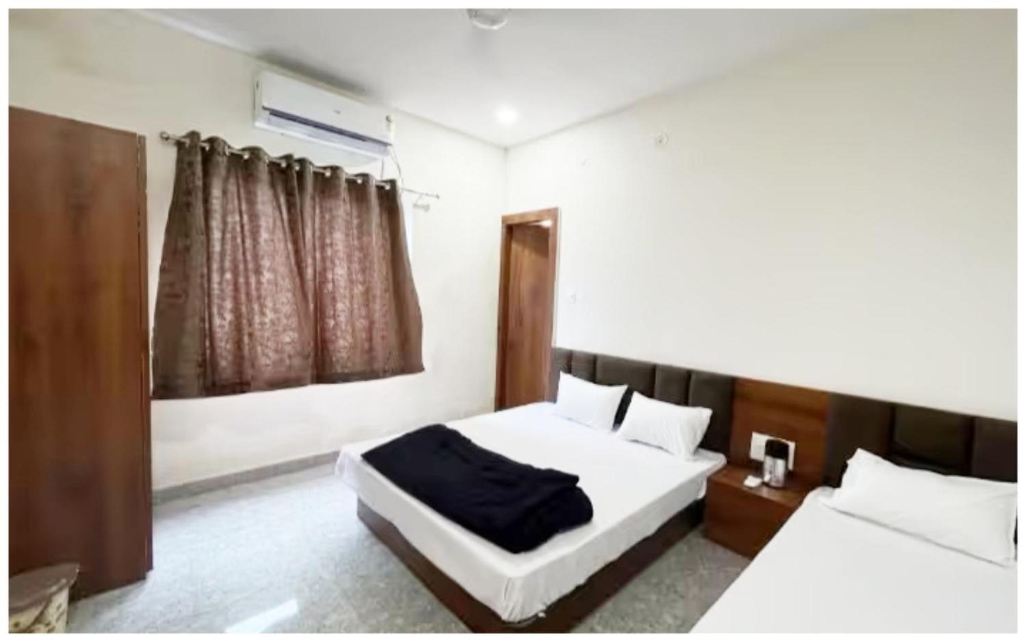 Premium Hotel Ujjain - G A R I M A - Near Mahakal Temple And Rivar - Railway Station - Hygiene & Spacious Room - With Wifi- And Parking Facilities - Best Hotel In Ujjain Buitenkant foto