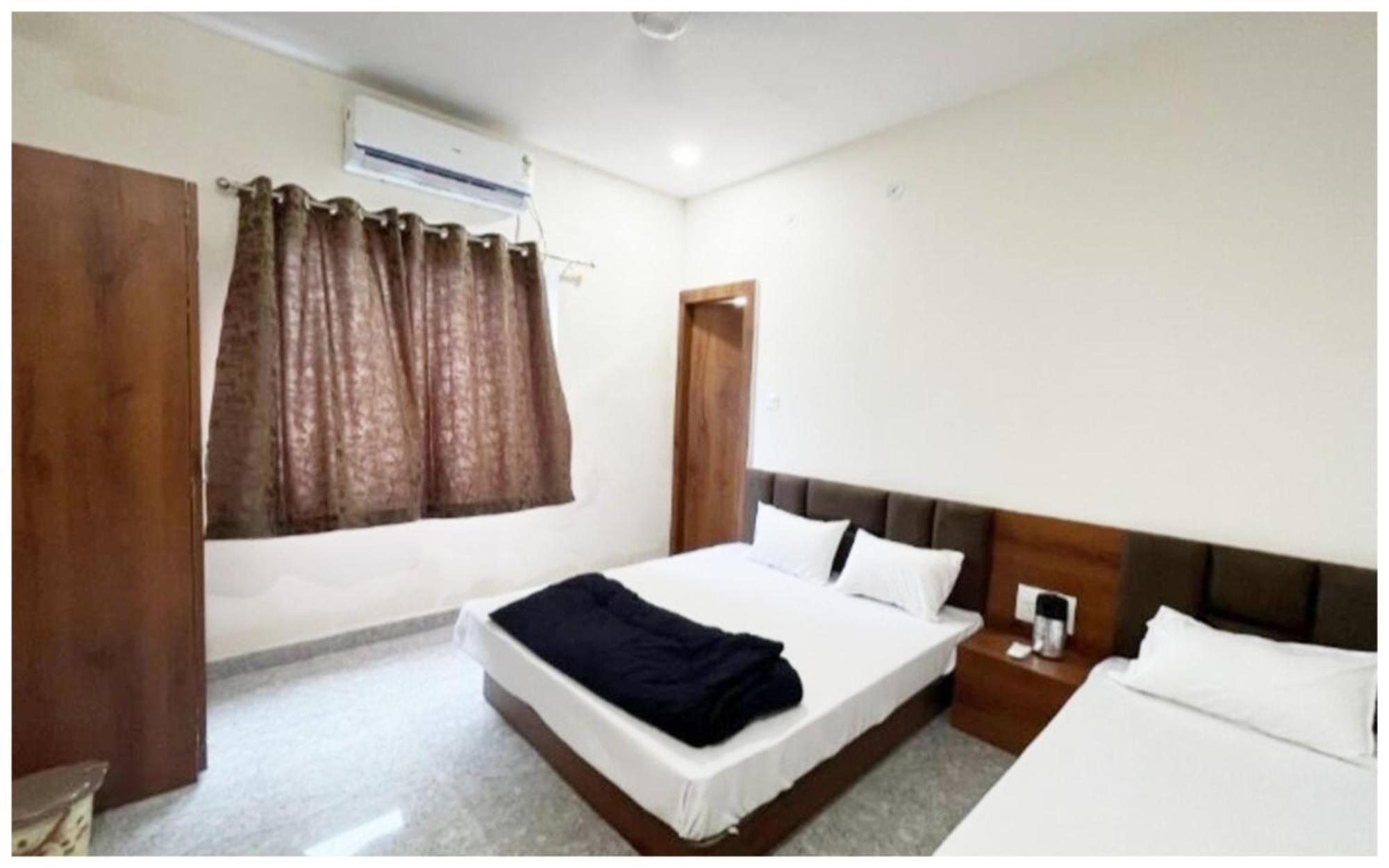 Premium Hotel Ujjain - G A R I M A - Near Mahakal Temple And Rivar - Railway Station - Hygiene & Spacious Room - With Wifi- And Parking Facilities - Best Hotel In Ujjain Buitenkant foto