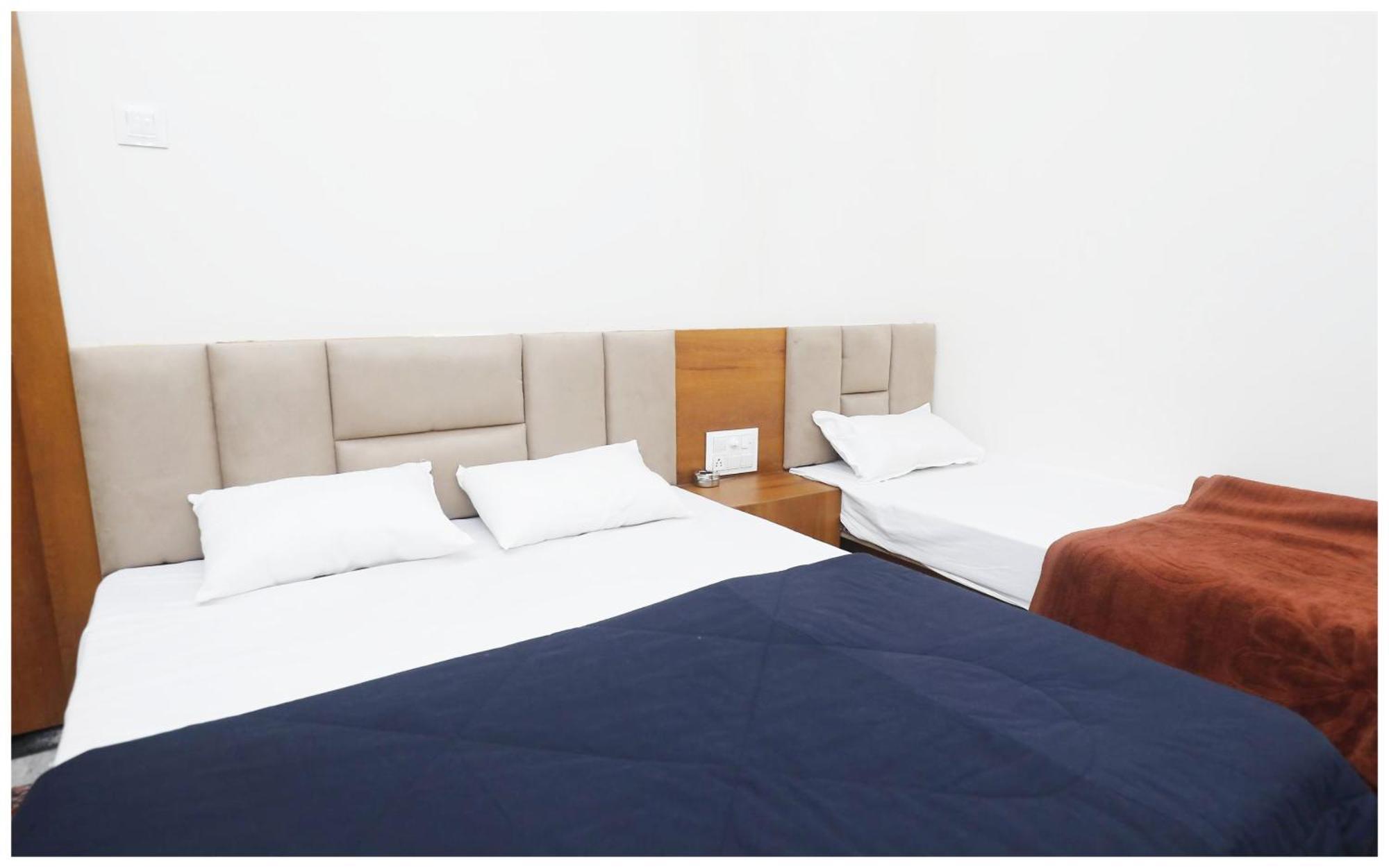 Premium Hotel Ujjain - G A R I M A - Near Mahakal Temple And Rivar - Railway Station - Hygiene & Spacious Room - With Wifi- And Parking Facilities - Best Hotel In Ujjain Buitenkant foto