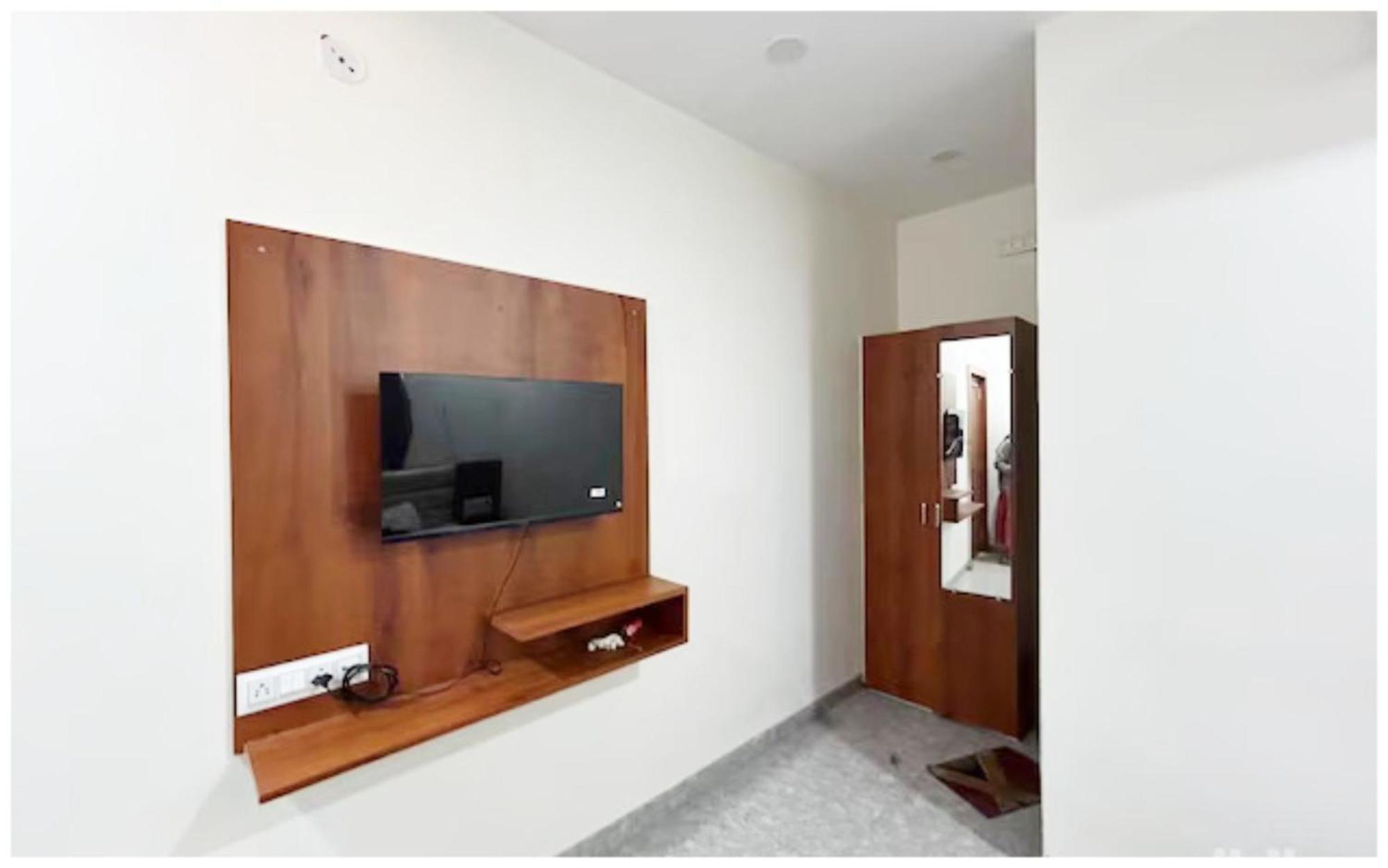 Premium Hotel Ujjain - G A R I M A - Near Mahakal Temple And Rivar - Railway Station - Hygiene & Spacious Room - With Wifi- And Parking Facilities - Best Hotel In Ujjain Buitenkant foto