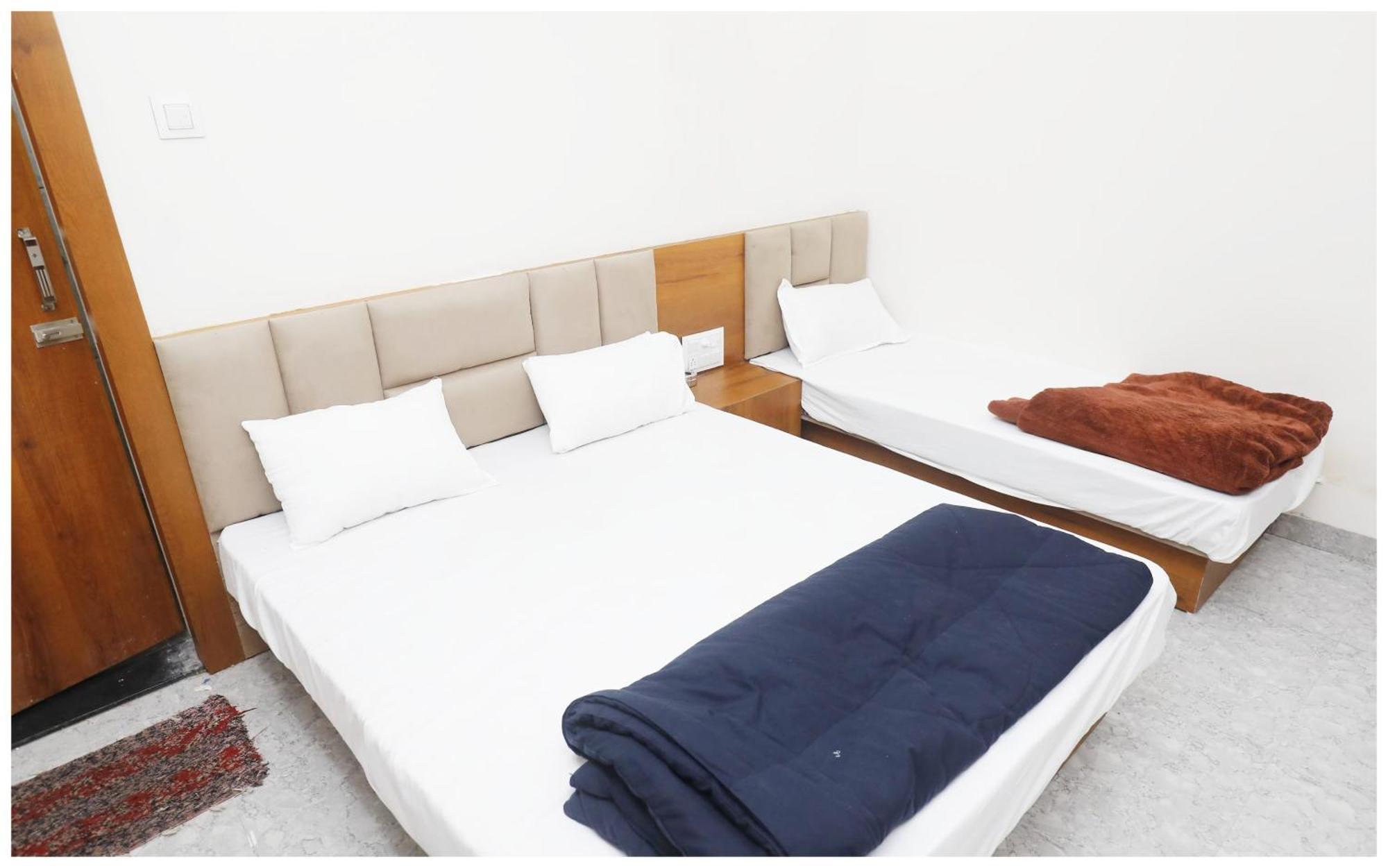 Premium Hotel Ujjain - G A R I M A - Near Mahakal Temple And Rivar - Railway Station - Hygiene & Spacious Room - With Wifi- And Parking Facilities - Best Hotel In Ujjain Buitenkant foto