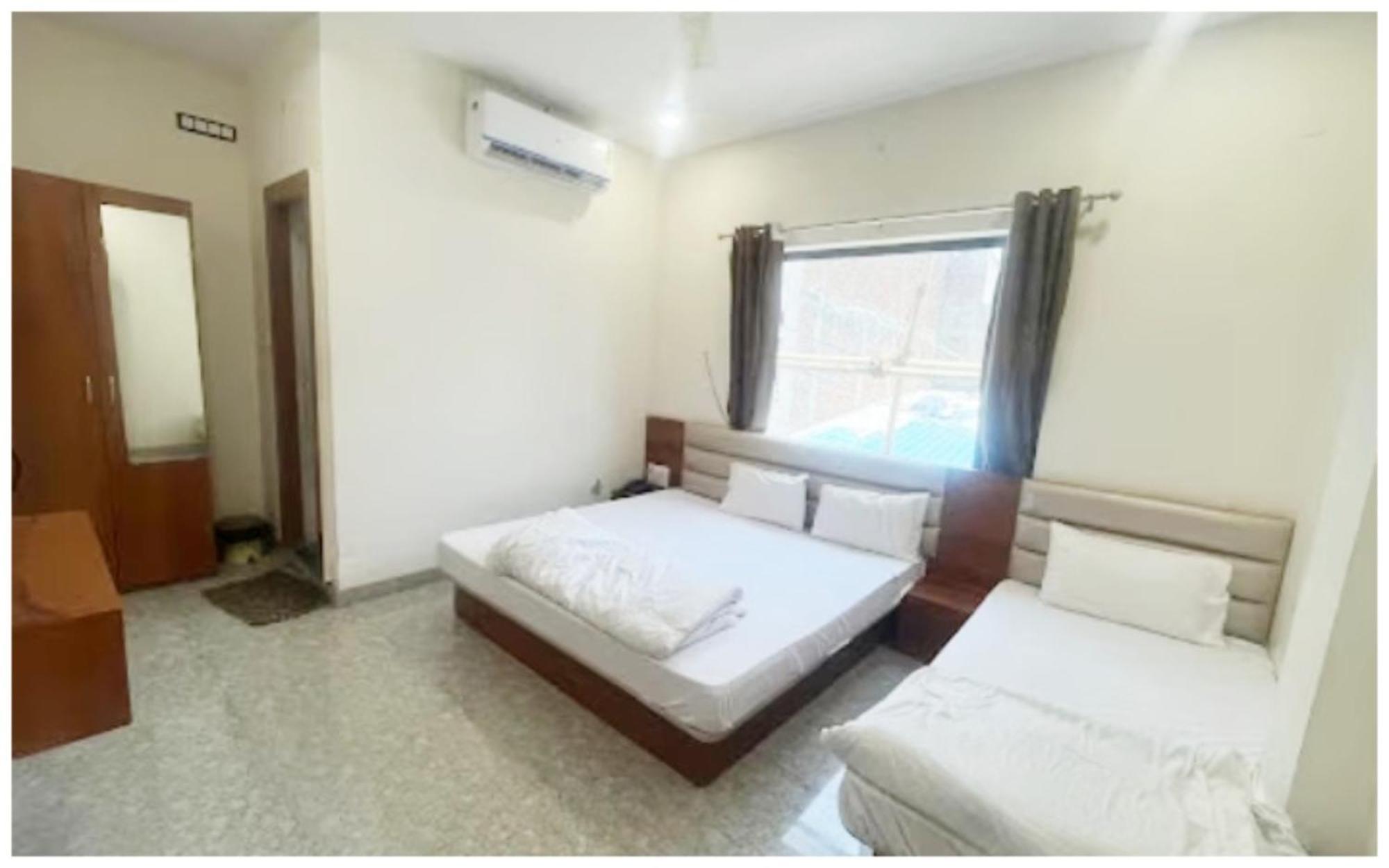 Premium Hotel Ujjain - G A R I M A - Near Mahakal Temple And Rivar - Railway Station - Hygiene & Spacious Room - With Wifi- And Parking Facilities - Best Hotel In Ujjain Buitenkant foto