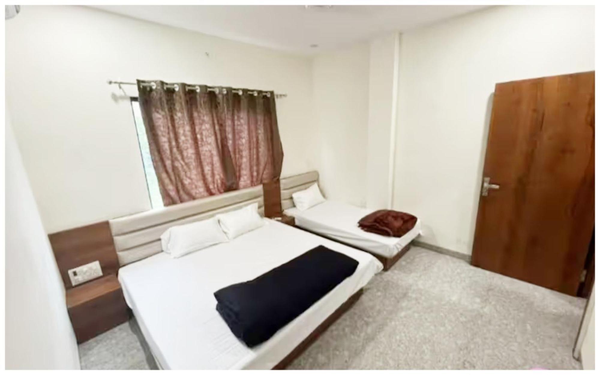 Premium Hotel Ujjain - G A R I M A - Near Mahakal Temple And Rivar - Railway Station - Hygiene & Spacious Room - With Wifi- And Parking Facilities - Best Hotel In Ujjain Buitenkant foto